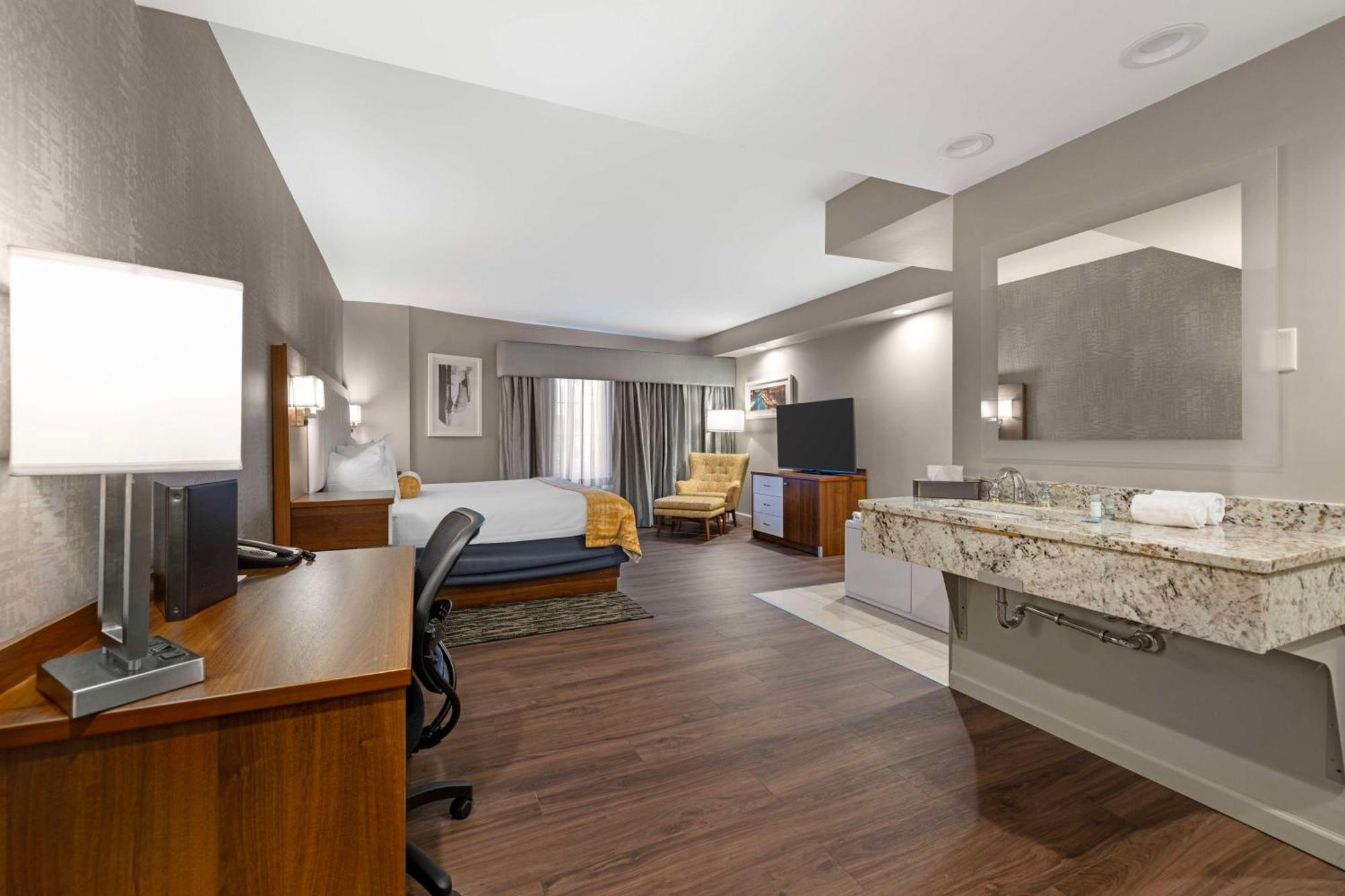 Western On The Avenue Hotel 3*